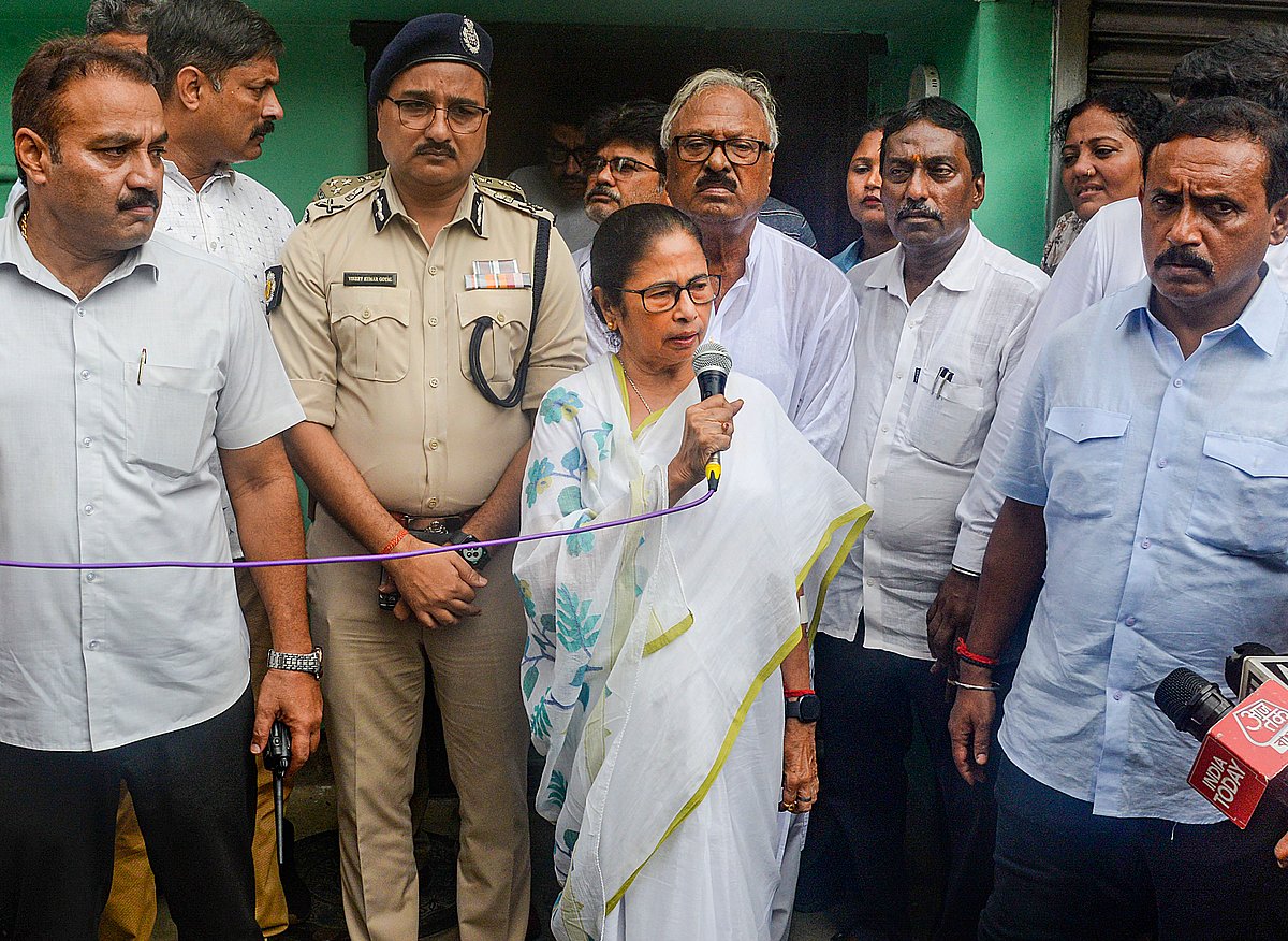 West Bengal Chief Minister Mamata Banerjee while meeting junior doctors | - PTI